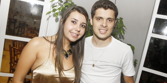 Amanda Fernandes e Diego Juliati em pose especial para a coluna